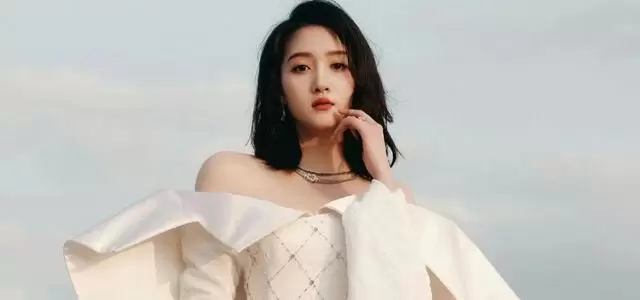 关晓彤青岛素颜现身《我与爱同谋》开机筹备 相关图片 关晓彤青岛素颜现身《我与爱同谋》开机筹备 相关图片