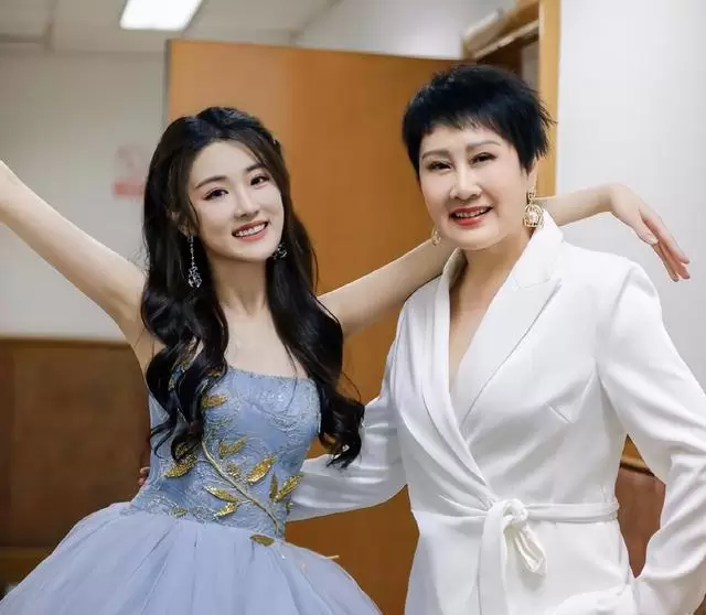近三成主演为星二代或资源咖 影视行业选角失衡引监管关注 相关图片 近三成主演为星二代或资源咖 影视行业选角失衡引监管关注 相关图片