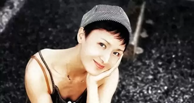 黄曼8次担纲女主未走流量路线，28年圈外婚姻零通稿 现场图