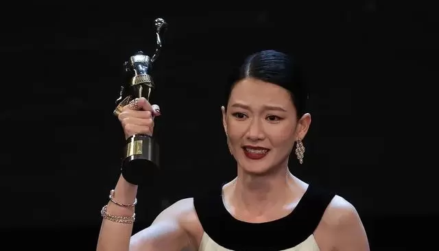 廖子妤凭《像我这样的爱情》获第44届香港电影金像奖最佳女主角 - 现场图