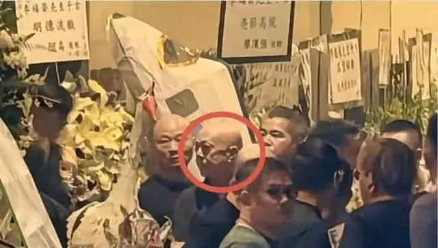 和胜和前老大李福荣葬礼现场云集多名涉黑人员，港警出动上百警力布防 相关图片