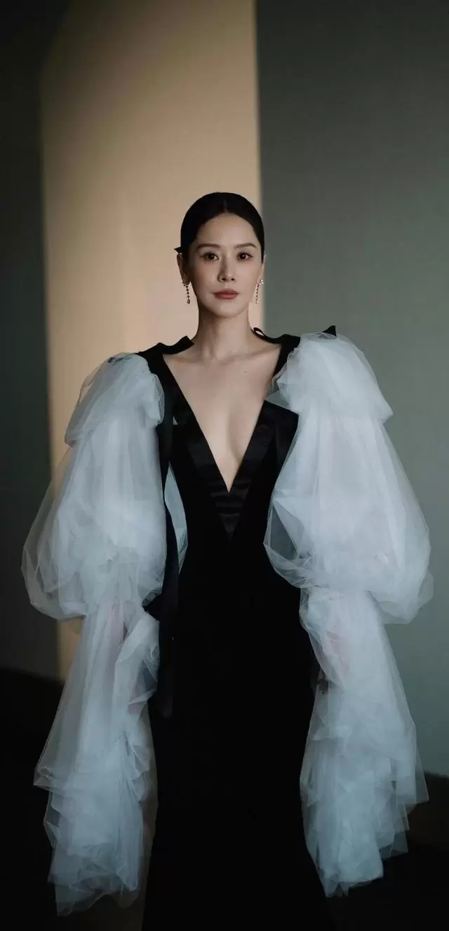 海清48岁出演《平原上的摩西》傅东心引观众重识演技 细节速览