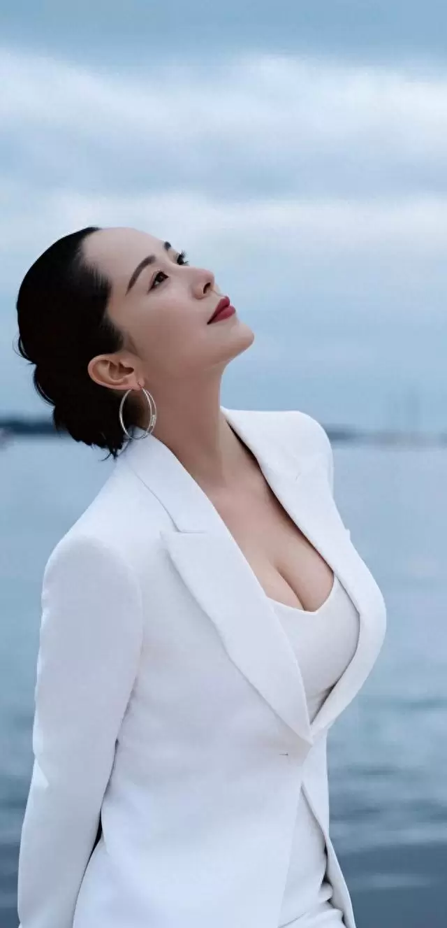 海清48岁出演《平原上的摩西》傅东心引观众重识演技 现场图