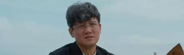 佟悦《金关》演活向修远双面人设，47岁迎来演技高光时刻 细节速览
