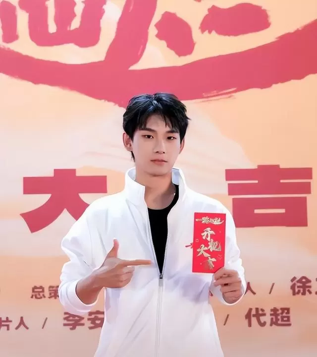 闫妮任素汐艾丽娅主演悬疑剧《一路灿烂》官宣定档 相关图片
